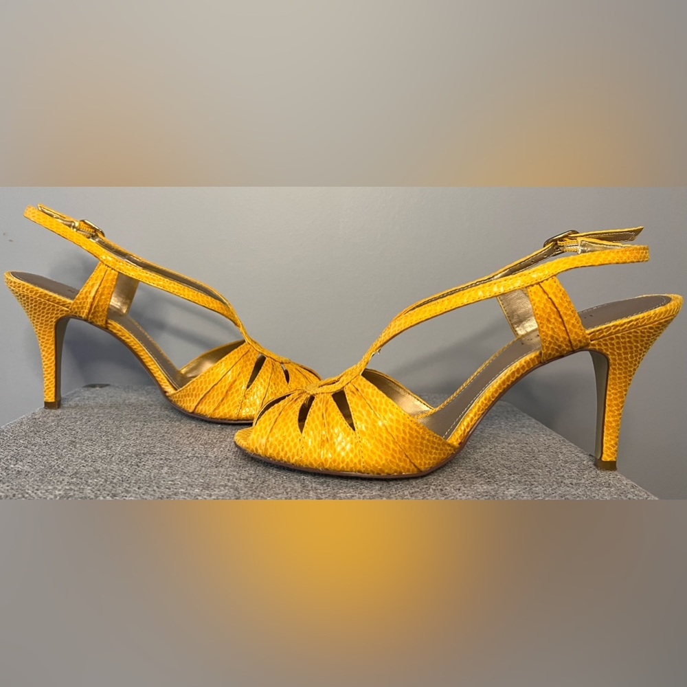 USED NINE WEST YELLOW SNAKESKIN LEATHER STRAP HEELS SIZE 7